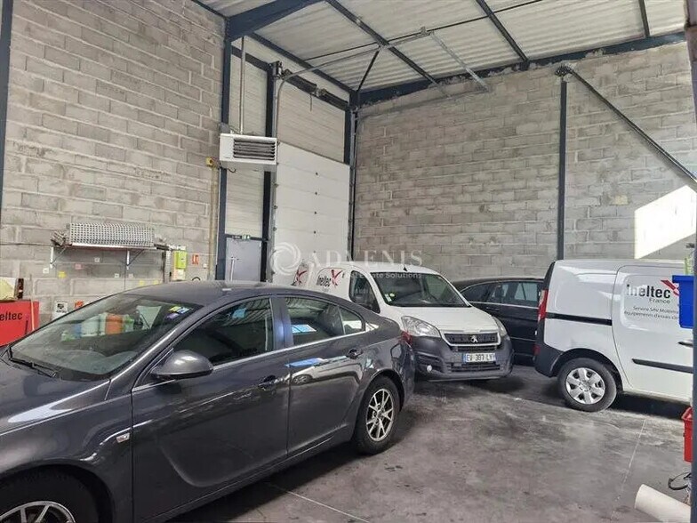 Flex dans Vénissieux à louer - Photo du bâtiment - Image 2 de 8