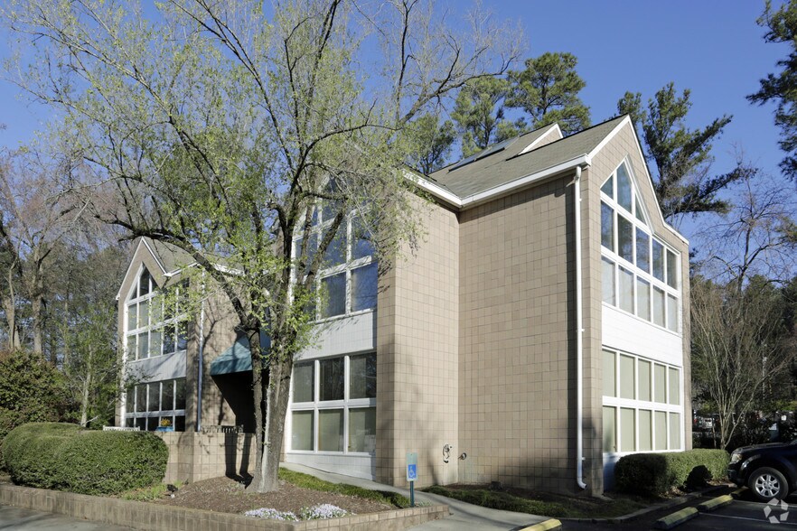 976 Martin Luther King Jr Blvd, Chapel Hill, NC à louer - Photo du bâtiment - Image 1 de 29