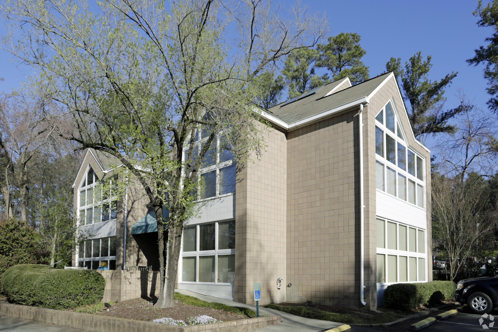 976 Martin Luther King Jr Blvd, Chapel Hill, NC à louer Photo principale- Image 1 de 11