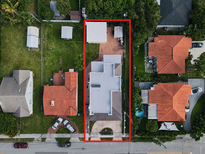 1721 SW 24th Ter, Miami, FL à vendre - Photo du bâtiment - Image 3 de 79