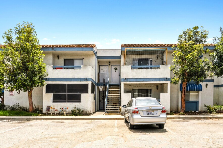 19531 E Cienega Ave, Covina, CA à vendre - Photo du bâtiment - Image 2 de 17