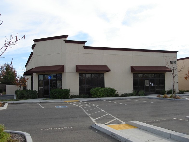 1690 N Lincoln St, Dixon, CA for sale - Building Photo - Image 2 of 10