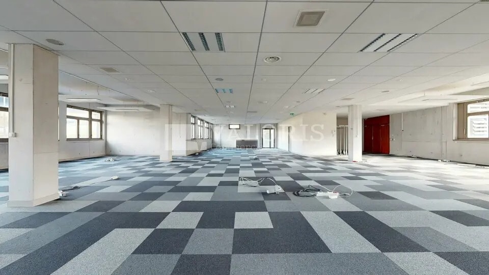 Office in Lyon for lease - Interior Photo - Image 2 of 8