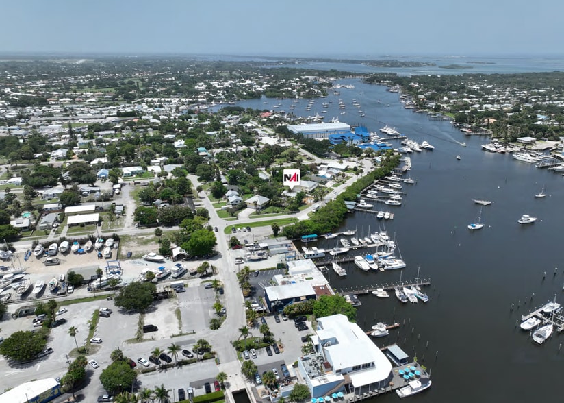 4648 SE Park Dr, Stuart, FL for sale - Building Photo - Image 3 of 4