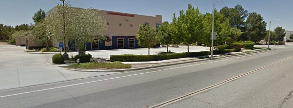 124 E Avenue K8, Lancaster, CA à vendre - Photo du bâtiment - Image 2 de 5