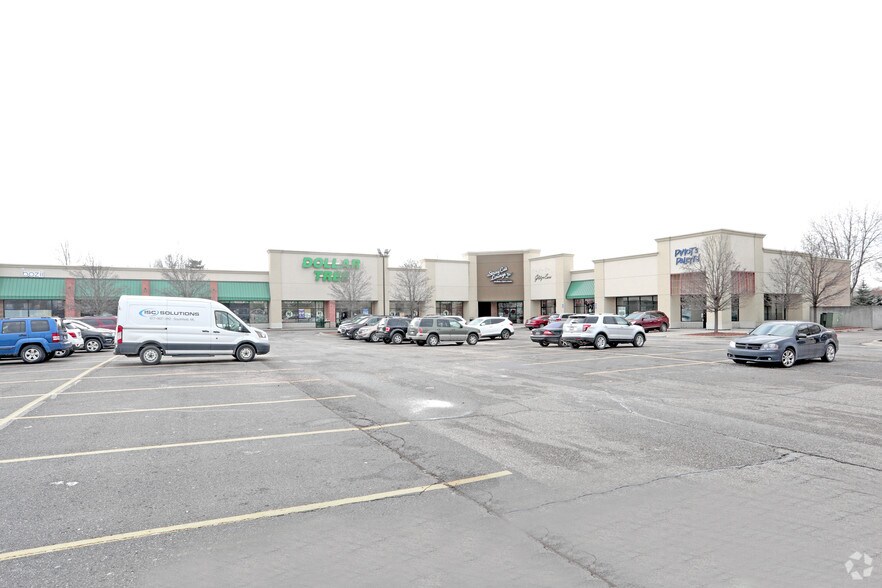 40775-40821 Garfield Rd, Clinton Township, MI à louer - Photo du bâtiment - Image 2 de 4