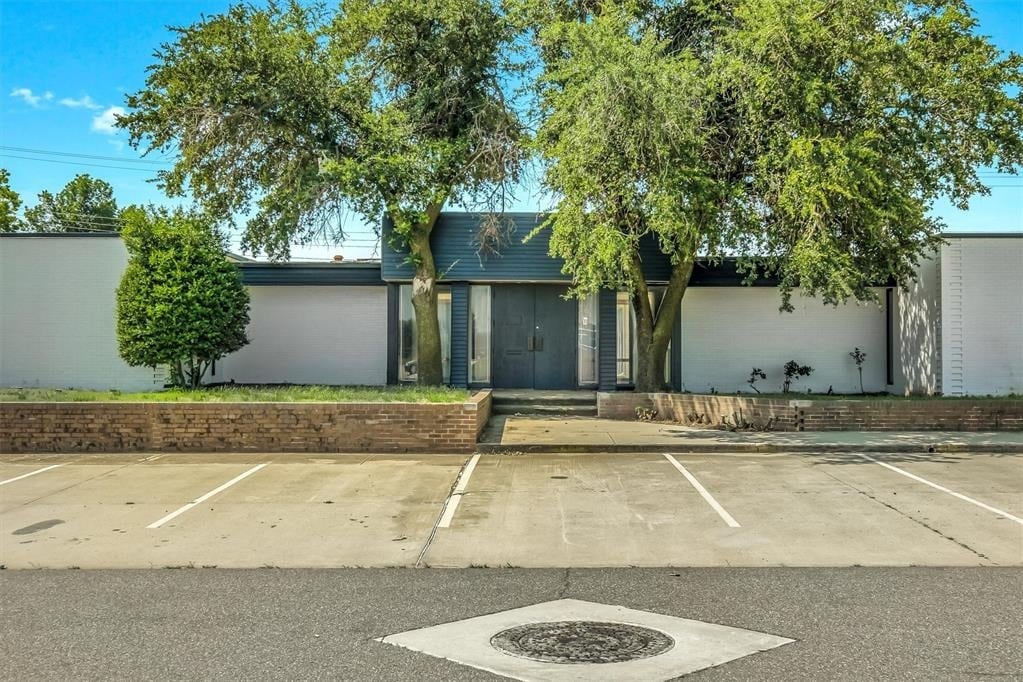 18 NE 53rd St, Oklahoma City, OK for sale Building Photo- Image 1 of 23