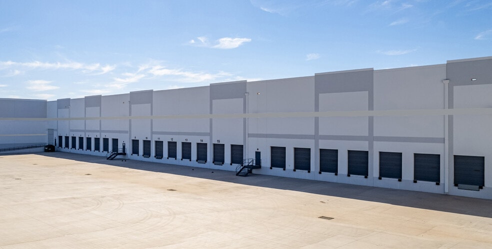 2550 S 51st Ave, Phoenix, AZ for lease - Building Photo - Image 2 of 4