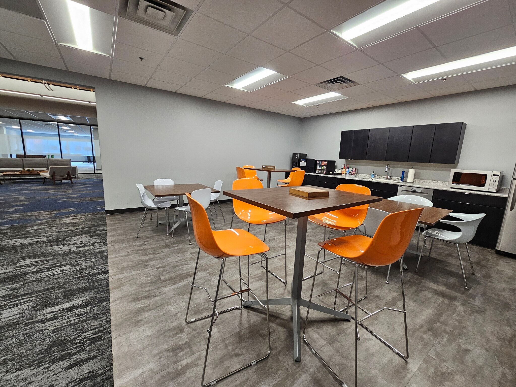 222 3rd Ave SE, Cedar Rapids, IA à louer Photo intérieure- Image 1 de 13