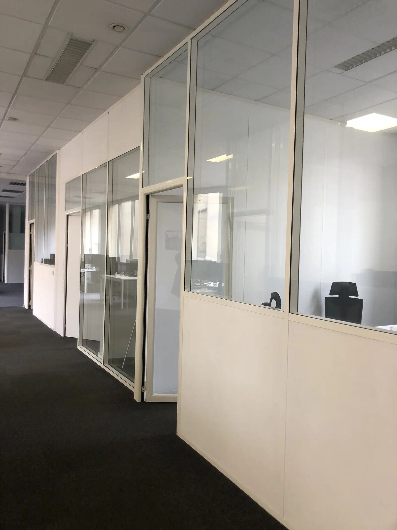 Office in Bordeaux for lease Interior Photo- Image 1 of 14