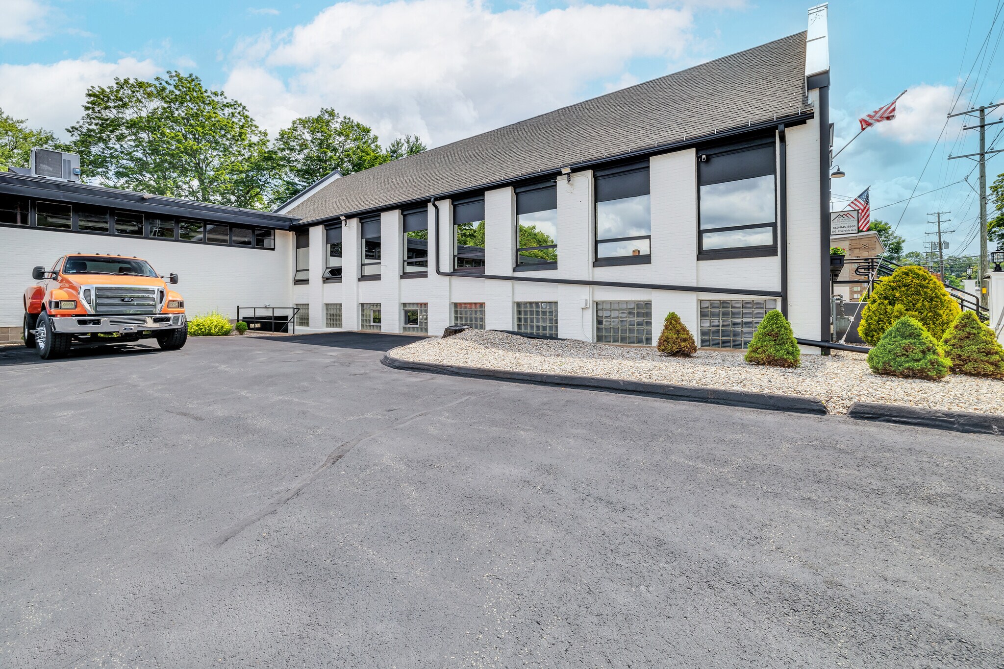 300 Riverside Ave, Bristol, CT à vendre Photo principale- Image 1 de 45
