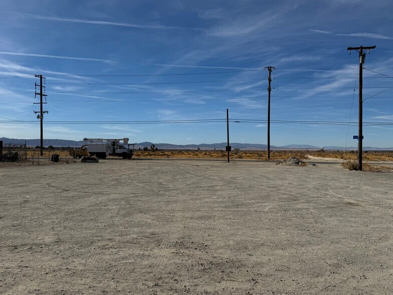 46350 Division St, Lancaster, CA for lease - Building Photo - Image 2 of 4