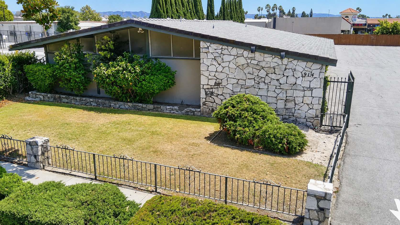 910-914 E Gladstone St, Azusa, CA à louer Photo du bâtiment- Image 1 de 14