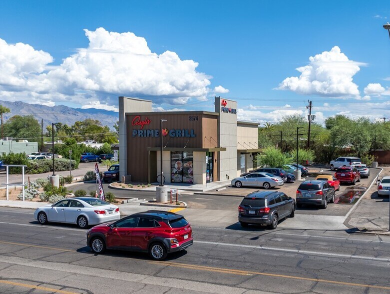2574 N Campbell Ave, Tucson, AZ à vendre - Photo du bâtiment - Image 1 de 4