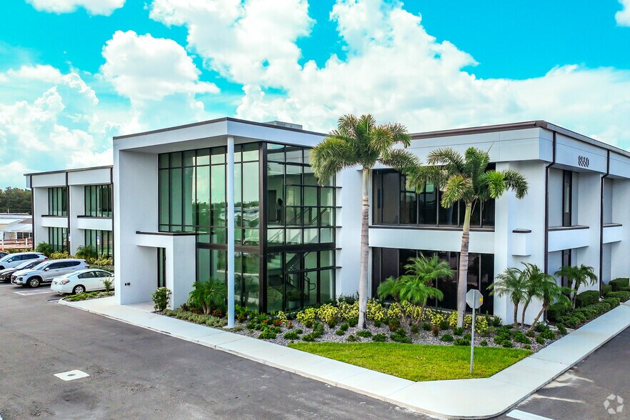 8550 Ulmerton Rd, Largo, FL à louer - Photo principale - Image 1 de 4