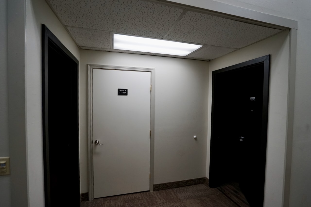 105 S 6th St, Sunnyside, WA for lease Building Photo- Image 1 of 3