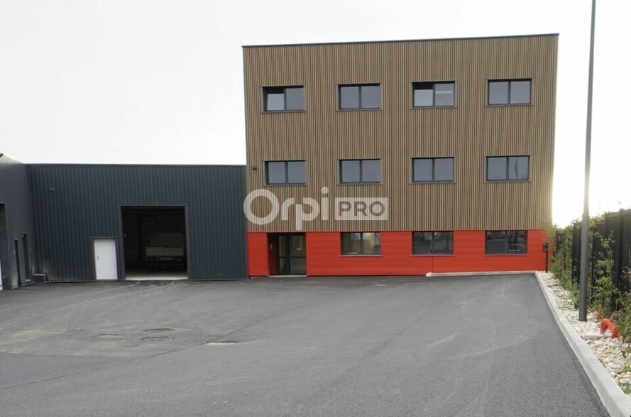 Office in Saint-Apollinaire for lease - Building Photo - Image 2 of 6