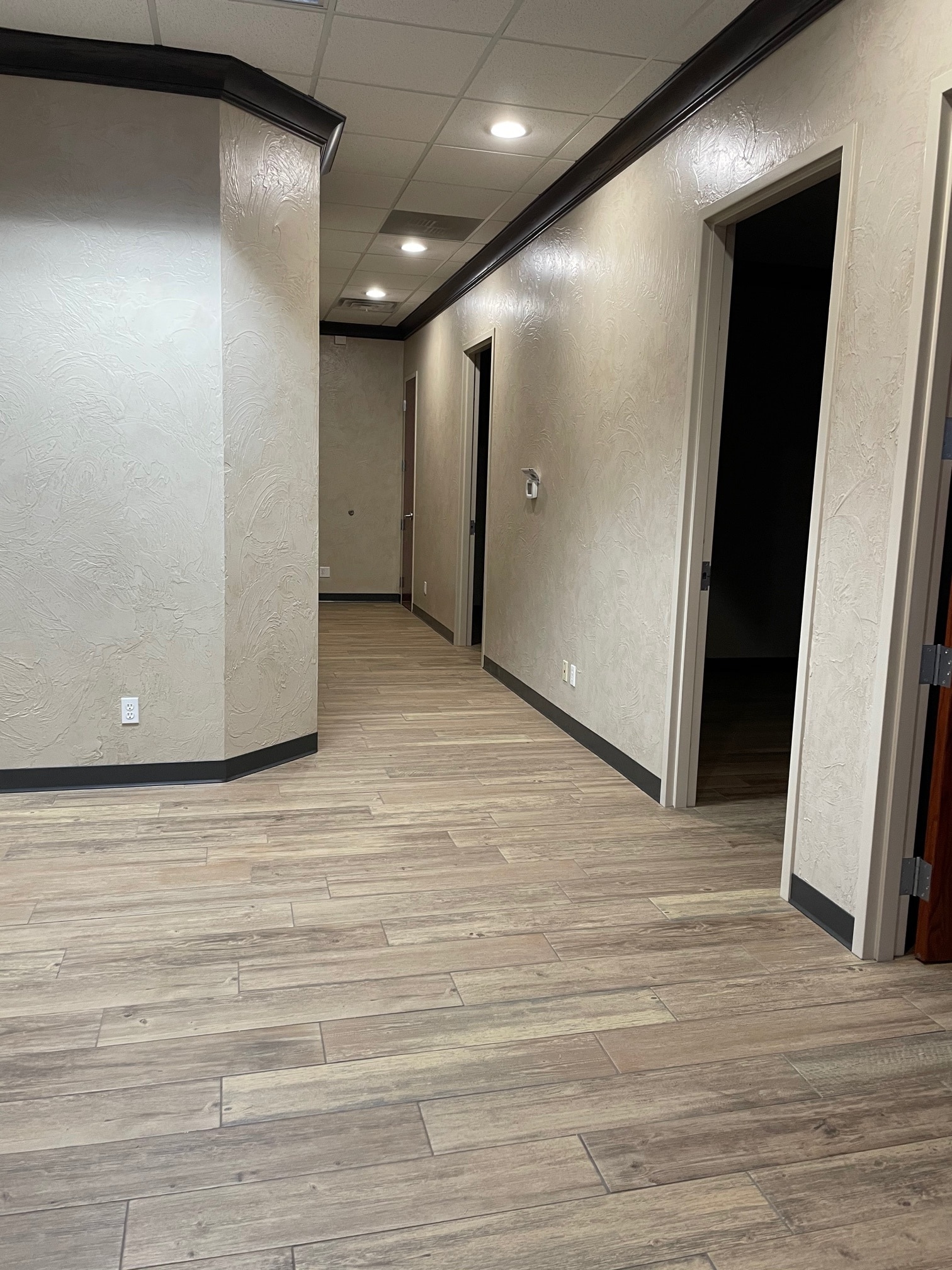 609 S Kelly Ave, Edmond, OK for lease Interior Photo- Image 1 of 3