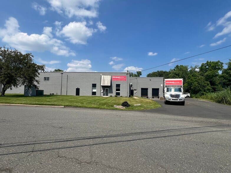 1296 Adams Rd, Bensalem, PA à louer - Photo du bâtiment - Image 3 de 5