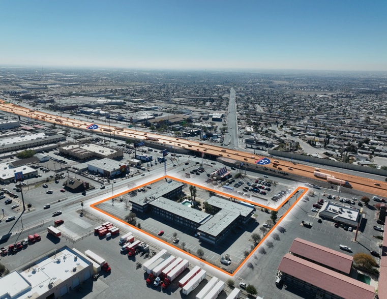 11049 W Gateway Blvd, El Paso, TX à vendre - Photo principale - Image 1 de 51