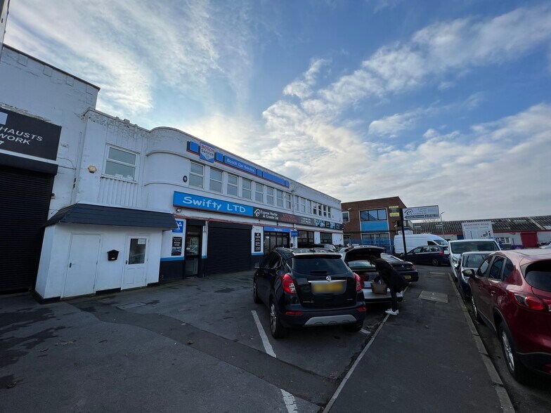 Braintree Rd, Ruislip à vendre - Photo du bâtiment - Image 2 de 14