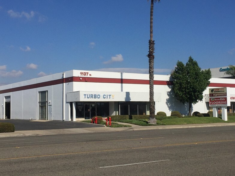 1135-1137 W Katella Ave, Orange, CA à louer - Photo du bâtiment - Image 3 de 6