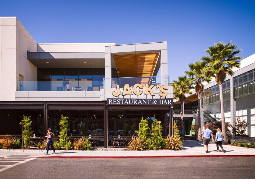 2086 Newpark Mall, Newark, CA à louer - Photo du bâtiment - Image 3 de 7