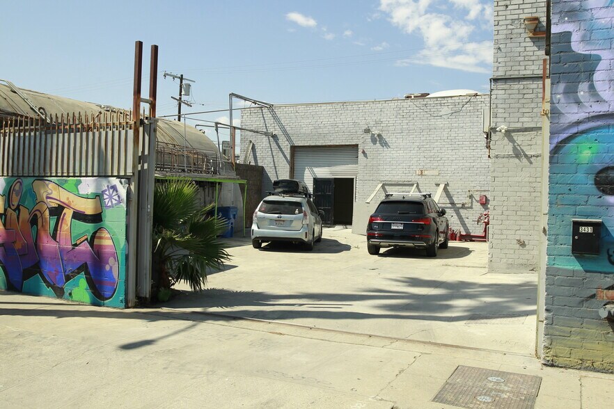 3431 E 15th St, Los Angeles, CA à vendre - Photo du bâtiment - Image 3 de 23