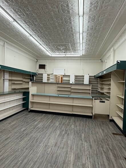 4185-4187 Hamilton Ave, Cincinnati, OH for lease - Building Photo - Image 3 of 16