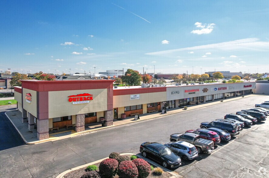 5612-5769 Castleton Corner Ln, Indianapolis, IN à louer - Photo du bâtiment - Image 2 de 7