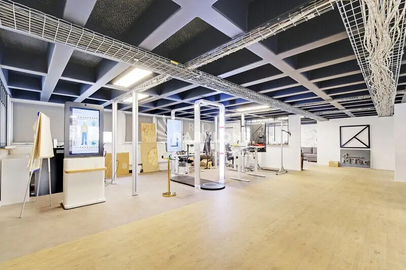 Office in Montrouge for lease - Building Photo - Image 2 of 18