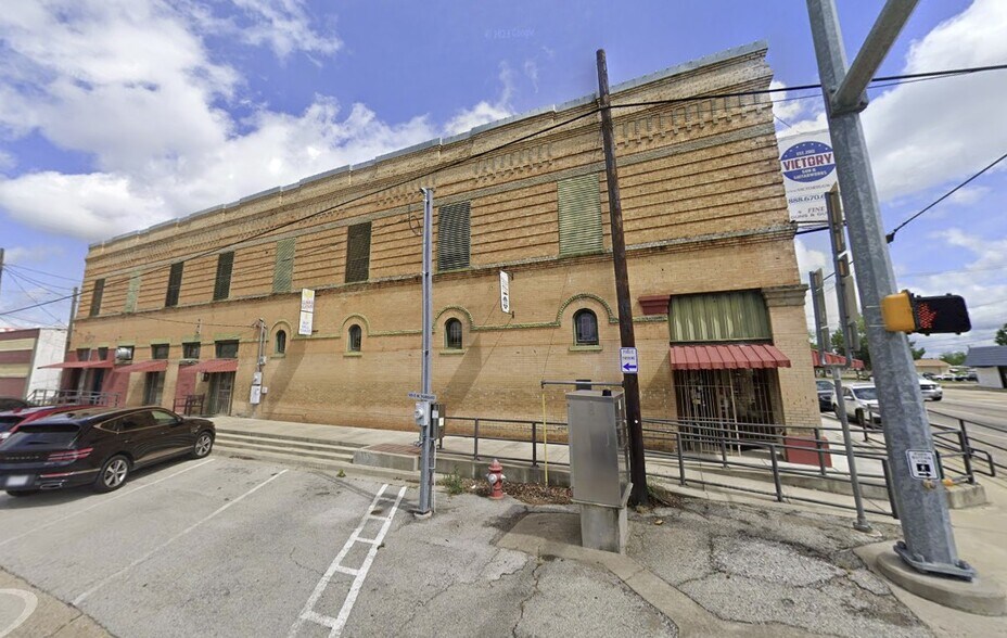 100 N Main St, Lindale, TX à vendre - Photo du bâtiment - Image 2 de 13