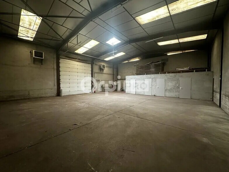 Bureau dans Saint-Laurent-de-Mure à louer - Photo intérieure - Image 3 de 12