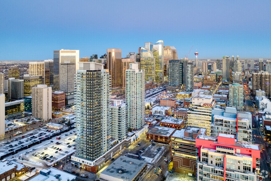 903 10th Ave SW, Calgary, AB à louer - Aérien - Image 3 de 26