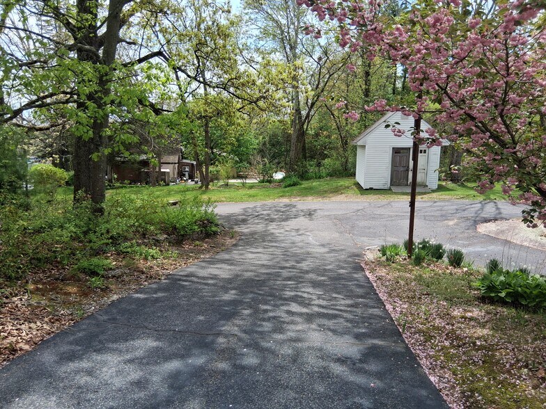 327 Eddie Dowling Hwy, North Smithfield, RI à vendre - Photo du bâtiment - Image 3 de 15