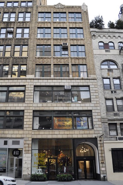 242 W 27th St, New York, NY à vendre - Photo du bâtiment - Image 2 de 6