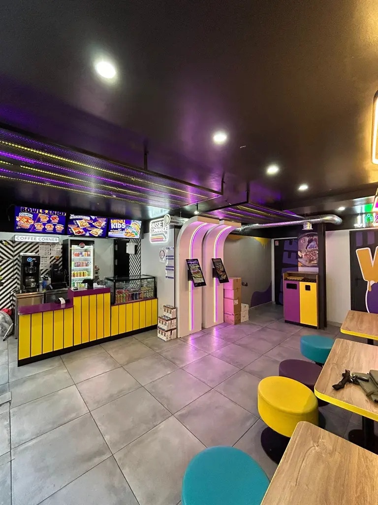 Retail in Paris for lease Interior Photo- Image 1 of 6