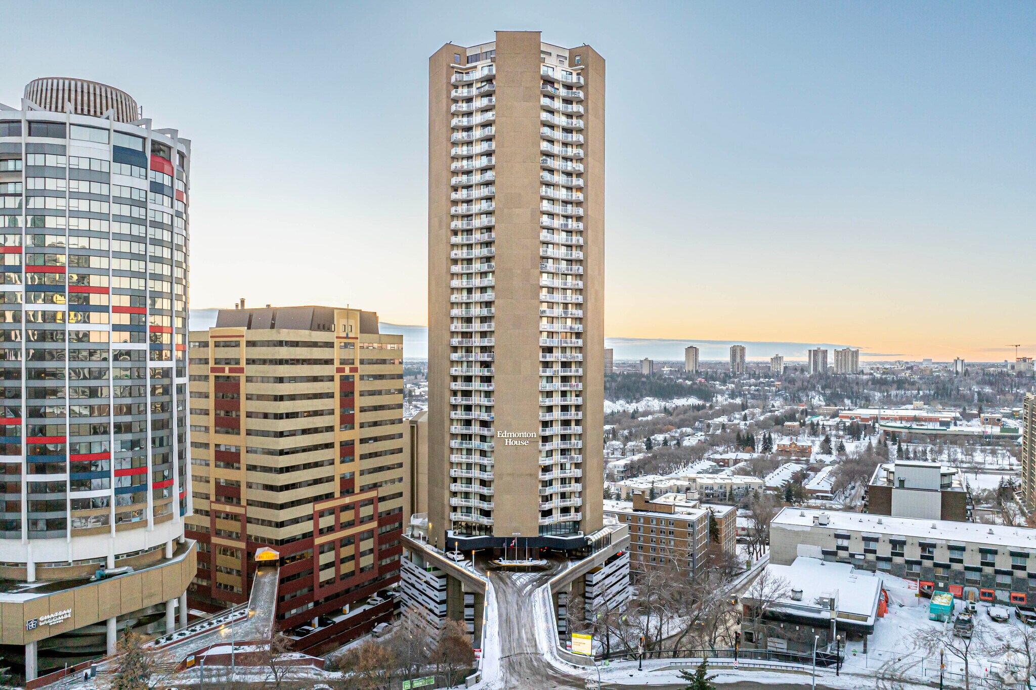 10205 NW 100 Ave, Edmonton, AB à vendre Photo principale- Image 1 de 1