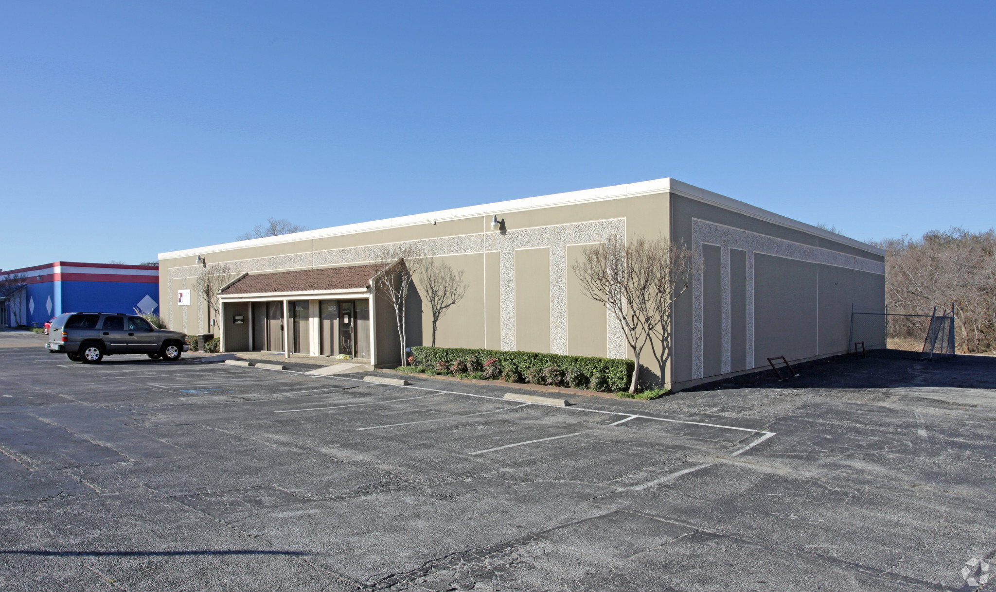 3108 Pleasant Valley Ln, Arlington, TX for lease Primary Photo- Image 1 of 5