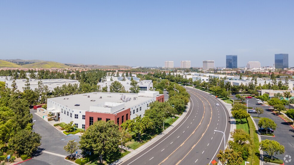 8900 Research Dr, Irvine, CA à louer - Aérien - Image 3 de 46