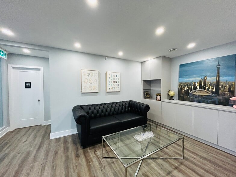 87-89 Glen Cameron Rd, Markham, ON à vendre - Photo intérieure - Image 2 de 11