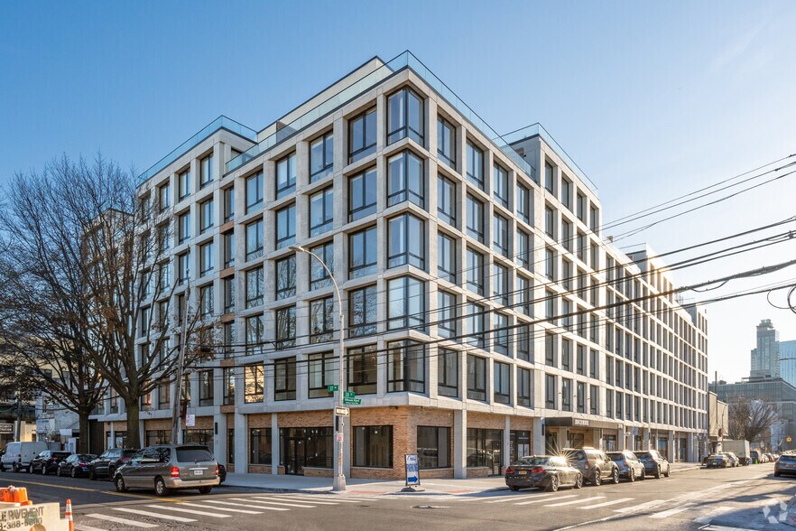 37-11 30th St, Long Island City, NY à louer - Photo principale - Image 1 de 10