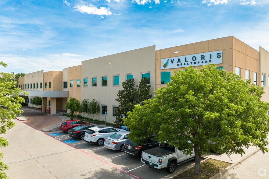 530 Clara Barton Blvd, Garland, TX à louer - Photo du bâtiment - Image 3 de 16