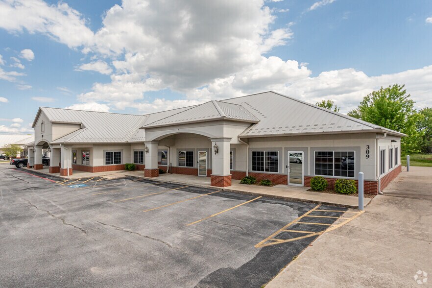 309 SW 18th St, Bentonville, AR à louer - Photo du bâtiment - Image 1 de 7
