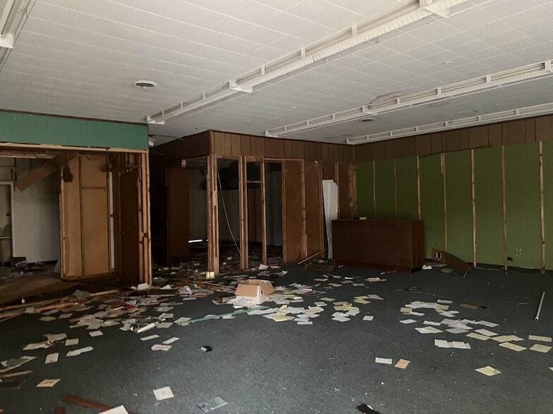 13th Street Portfolio portfolio of 3 properties for sale on LoopNet.ca - Building Photo - Image 3 of 10