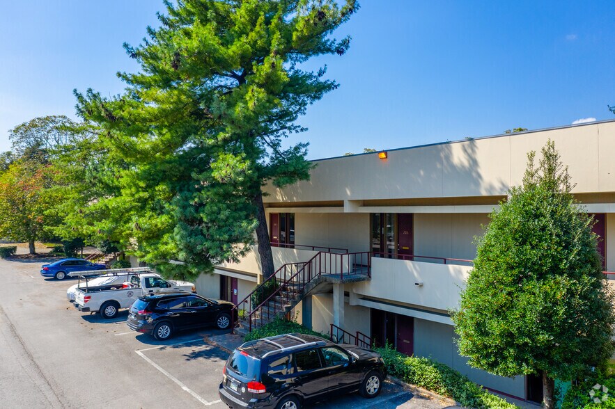 4721 Trousdale Dr, Nashville, TN à louer - Photo du bâtiment - Image 3 de 8