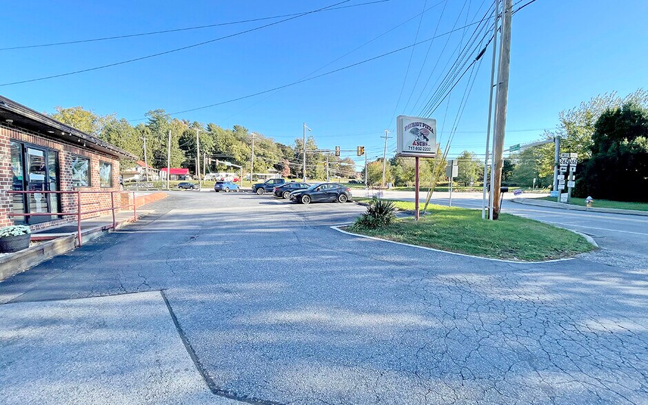 601 Old York Rd, Etters, PA à vendre - Photo du bâtiment - Image 2 de 7