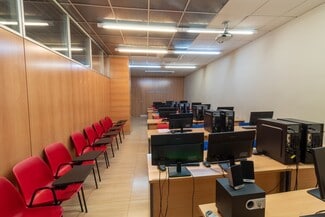 Plus de détails pour Multi-résidentiel à vendre