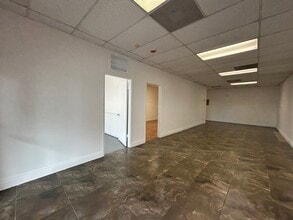 2075 N Powerline Rd, Pompano Beach, FL à louer Photo intérieure- Image 2 de 5