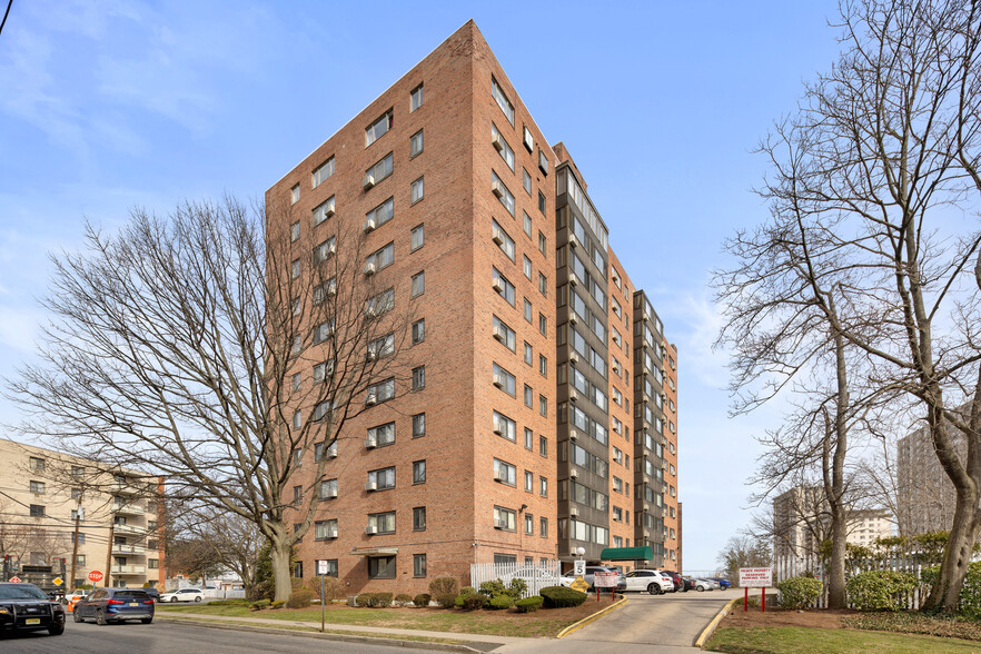 90 Prospect Ave, Hackensack, NJ for sale - Primary Photo - Image 1 of 37